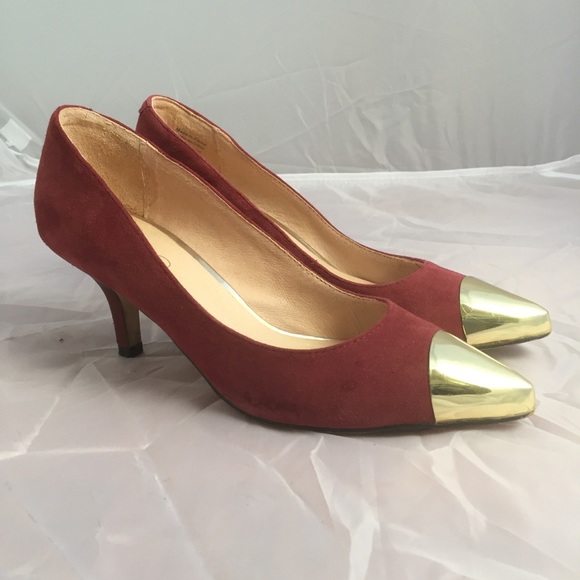 6.5 Aldo Oxblood Gold Captoe Kitten Heels - Picture 2 of 4
